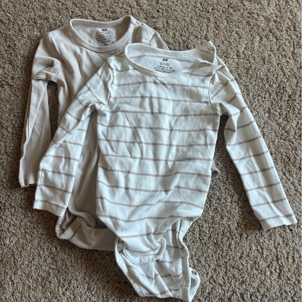 H&M Organic Cotton Baby Onesie